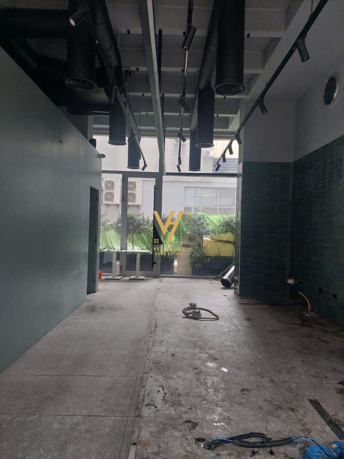 JEPET DYQAN 55 M2 ME QERA TE KOMUNA PARISIT 900 EURO