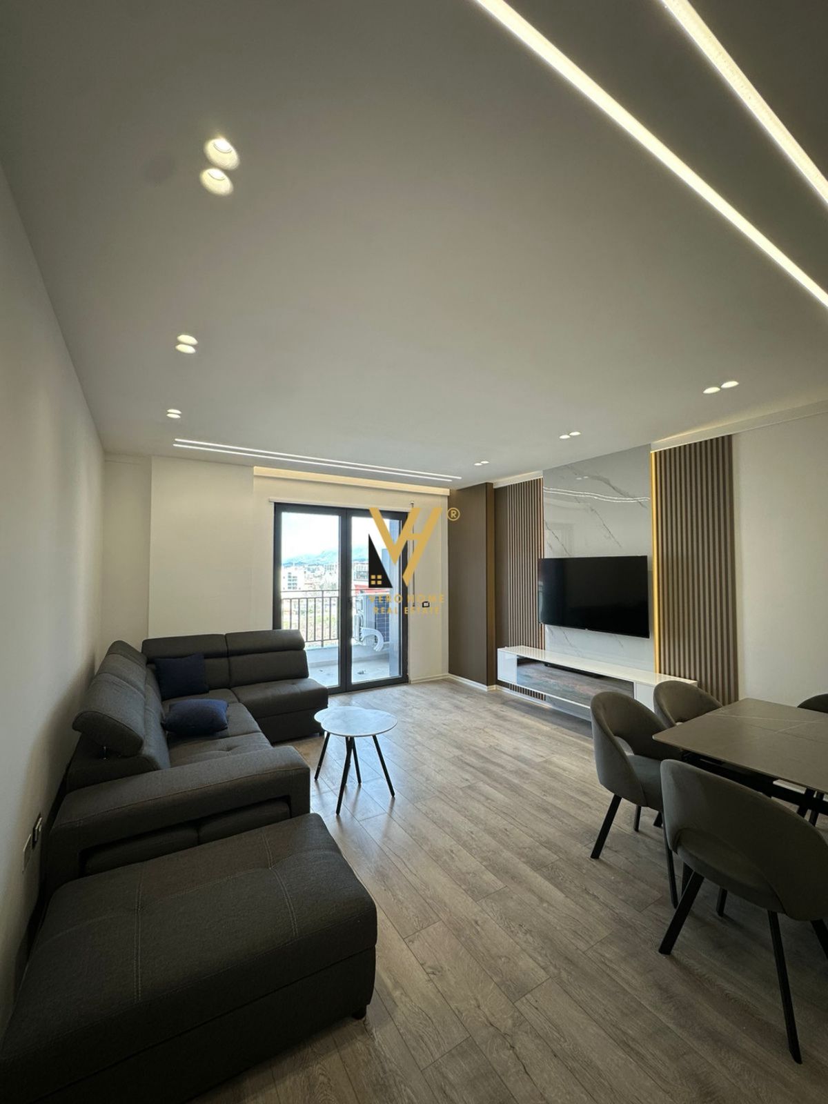 JEPET APARTAMENT 2+1+2+BLK ME QERA TE KOM.NDREGJONI, BULEVARDI I RI 850 EURO