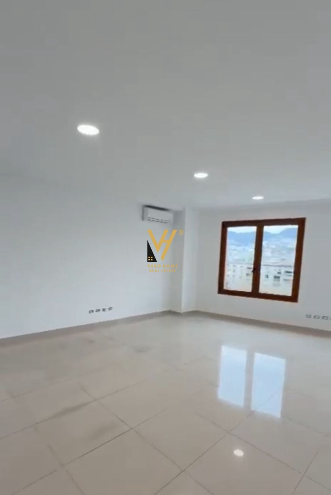 JEPET ZYRE 187 M2 ME QIRA TE HILTON 250.000 LEKE