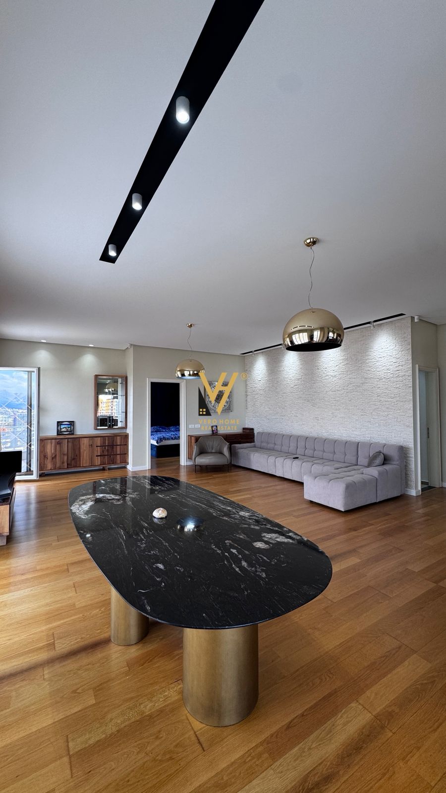 JEPET APARTAMENT 2+1+2+BLK TE KOPSHTI BOTANIK 2.000 EURO