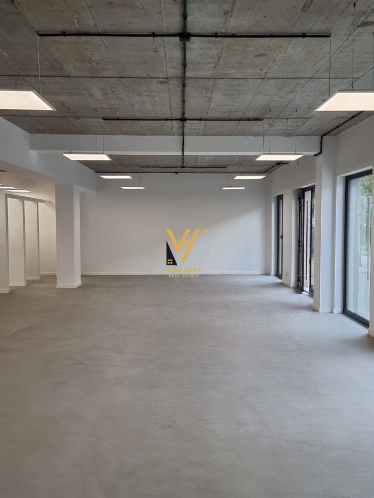 JEPET DYQAN 77 M2 ME QIRA NE PASKUQAN 100.000 LEKE