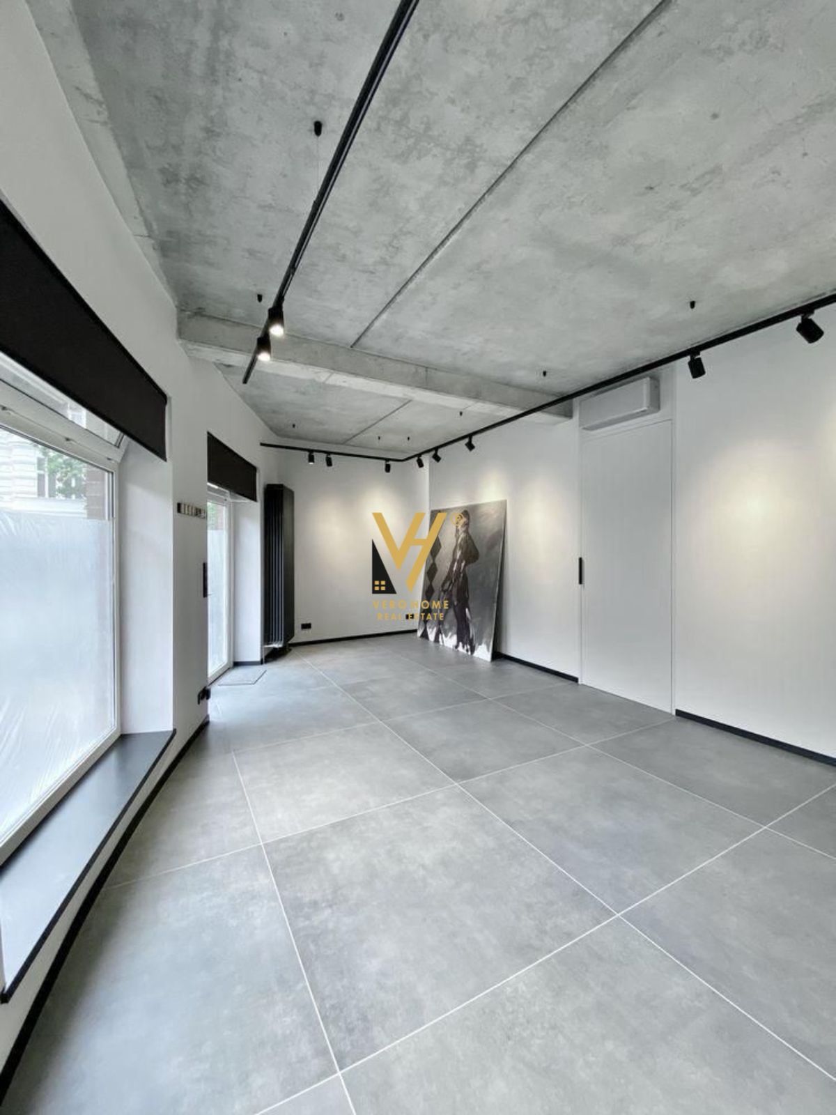 JEPET ZYRE 126 M2 ME QERA TE GARDEN BUILDING, RR.KAVAJES 3.000 EURO