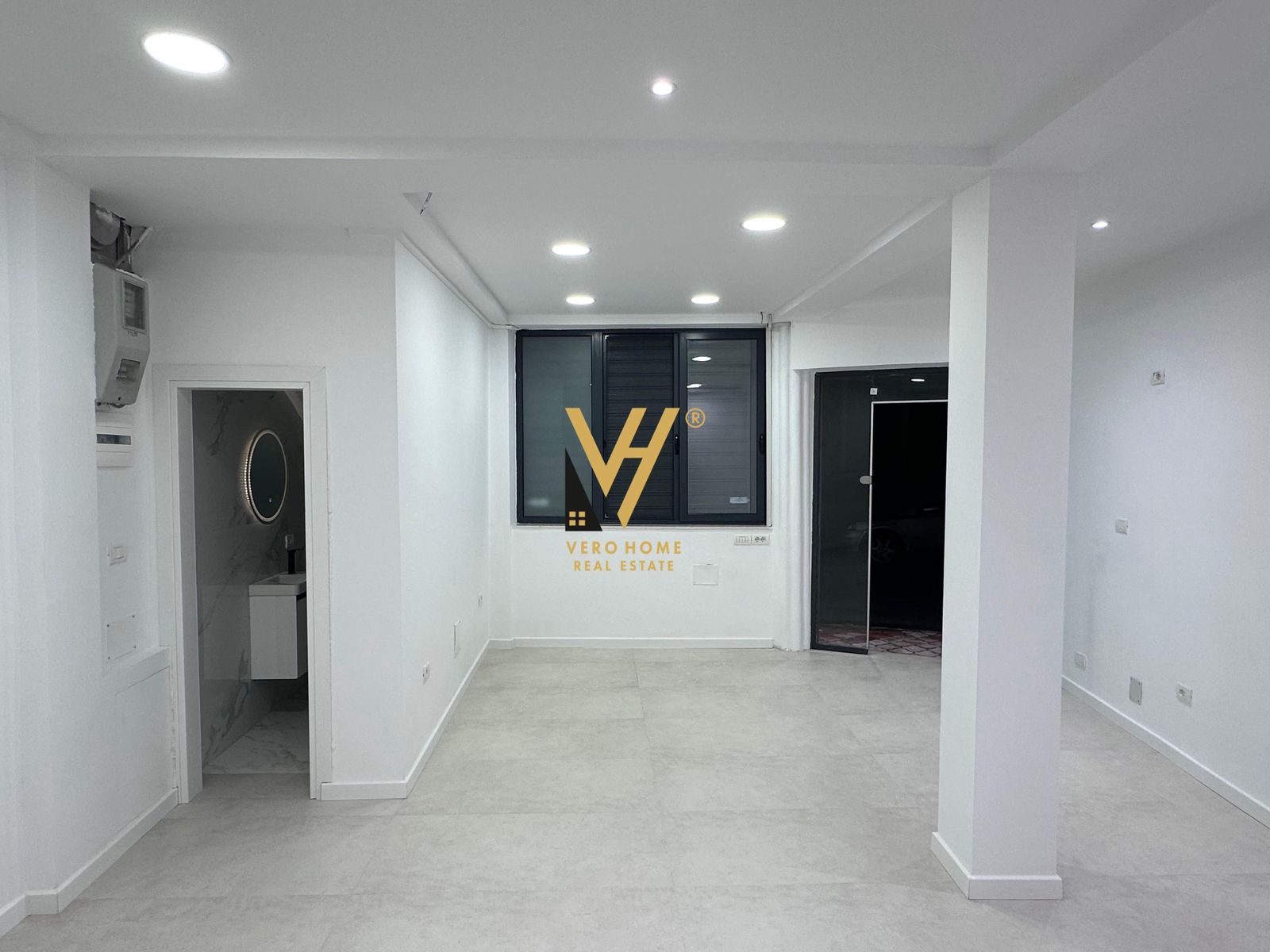 JEPET DYQAN 40 M2 ME QERA TE RRUGA DURRESIT 50.000 LEKE