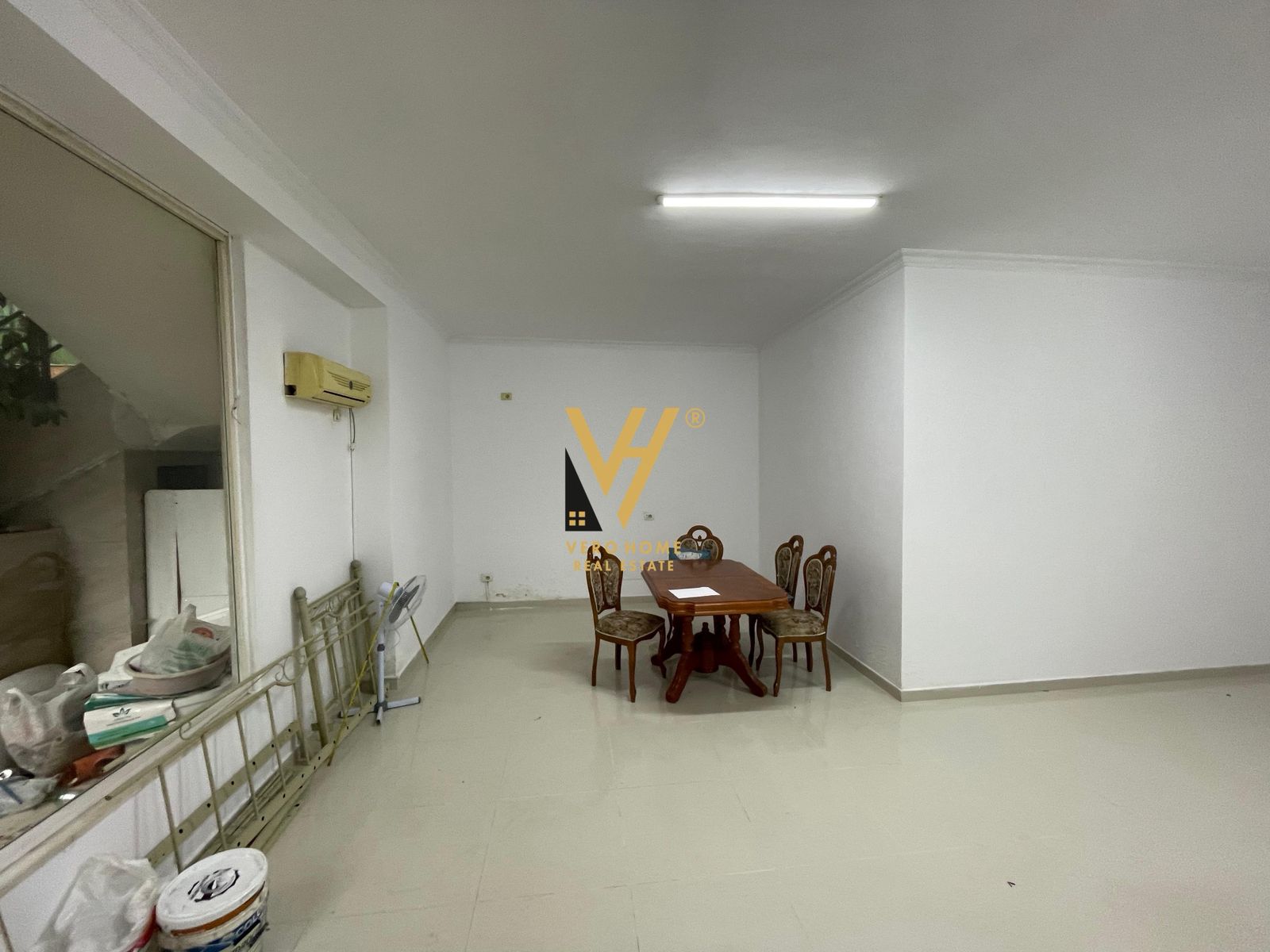 JEPET ZYRE 60 M2 ME QERA TE KODRA E DIELLIT 40.000 LEKE