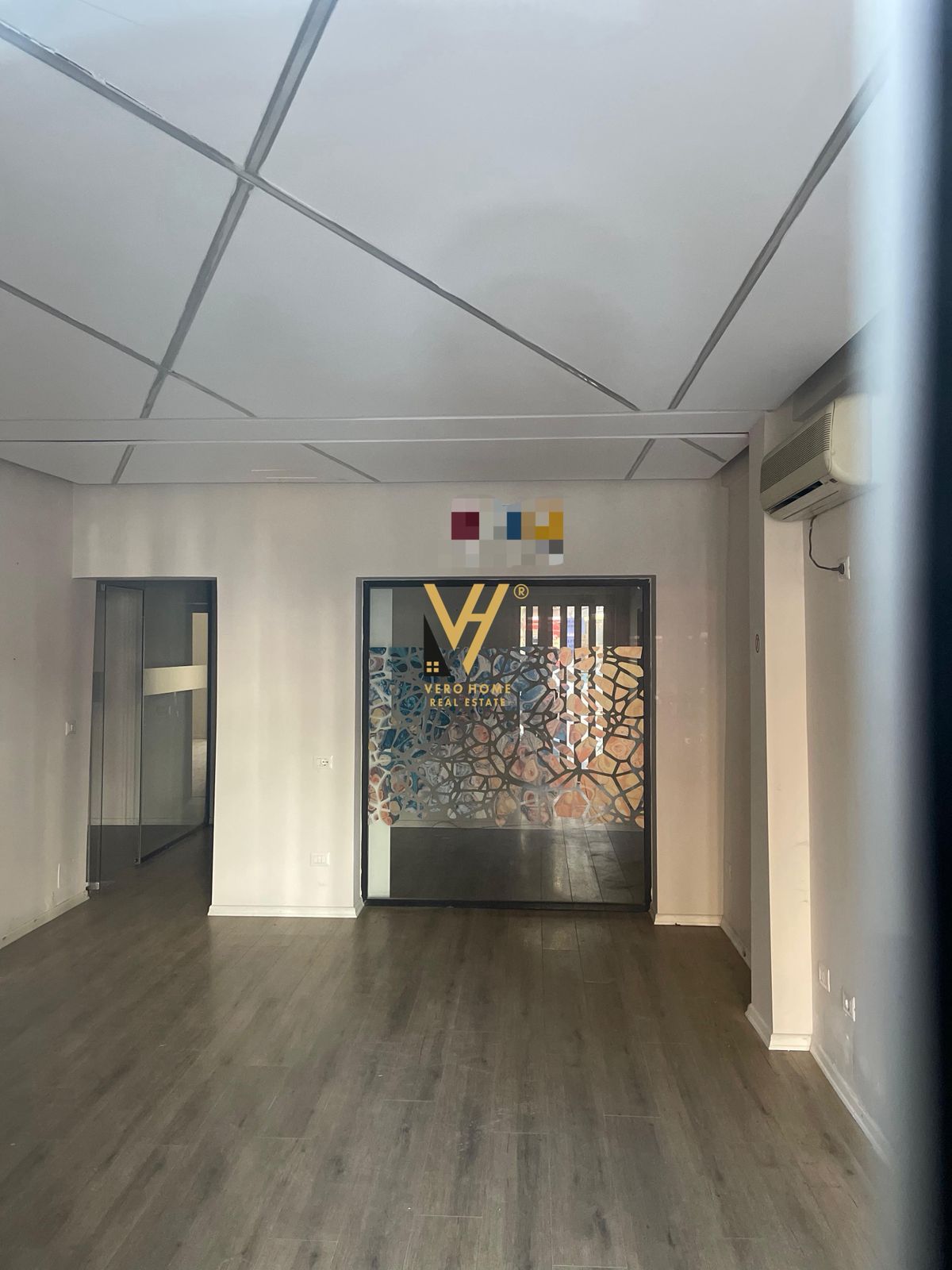 JEPET ZYRE 180 M2 ME QERA TE BLLOKU 3.000 EURO