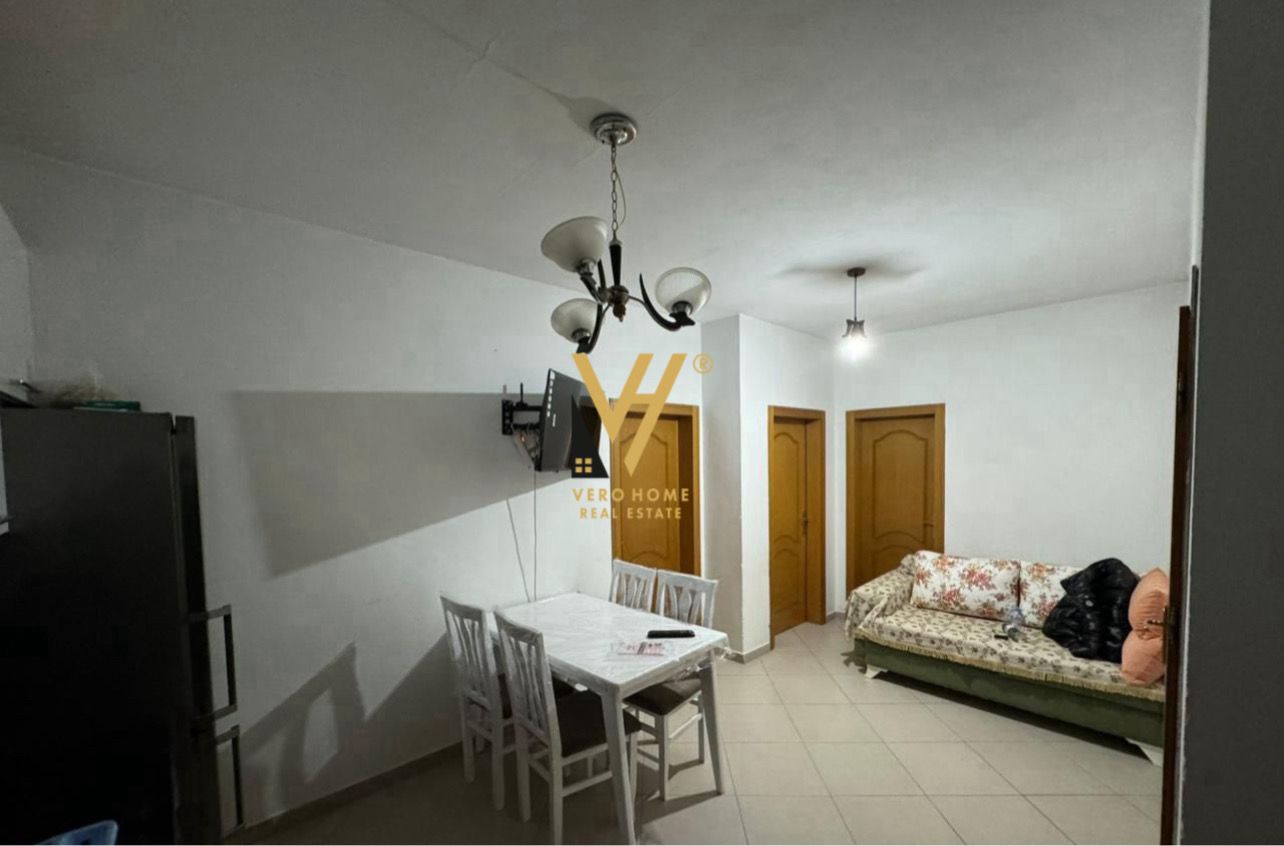 JEPET APARTAMENT 2+1+BLK ME QIRA TE RRUGA PETRELA 45.000 LEKE