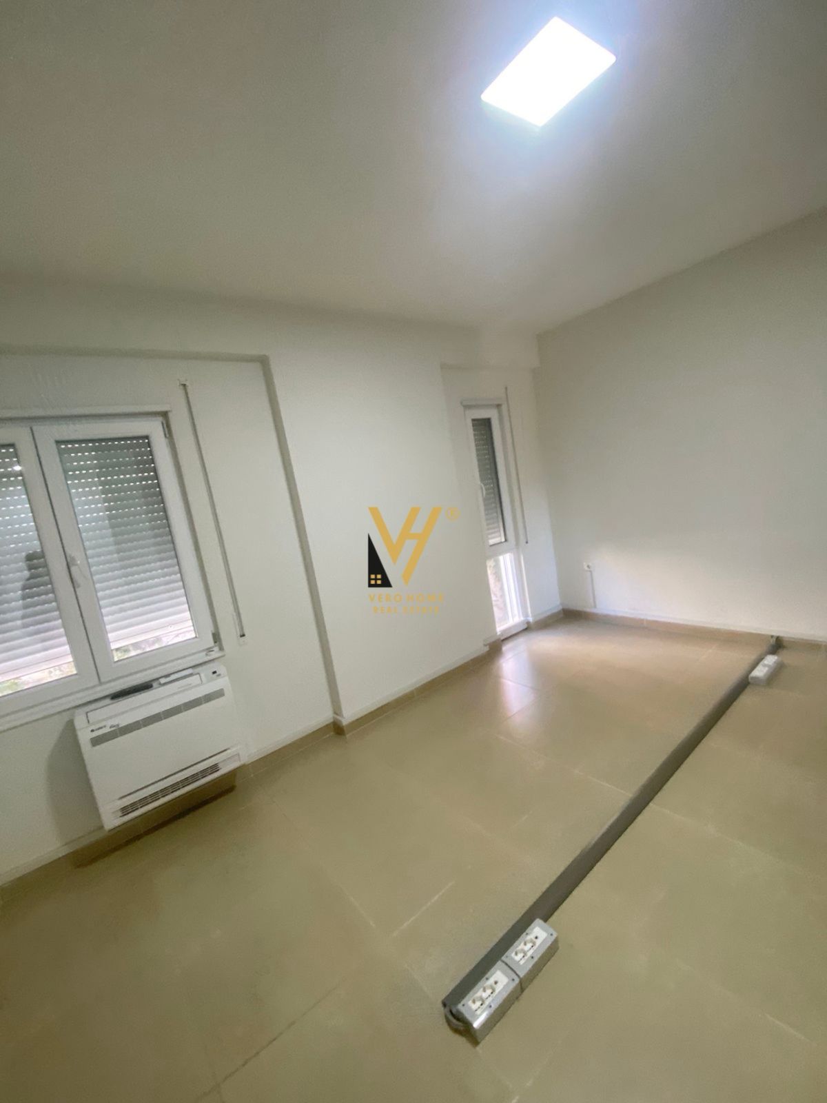 JEPET ZYRE 93 M2 ME QERA TE RRUGA E KOSOVAREVE 1.100 EURO