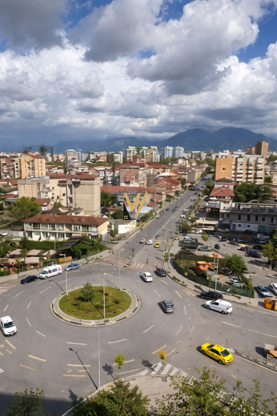 JEPET ZYRE 90 M2 ME QERA TE KOMUNA E PARISIT 90.000 LEKE