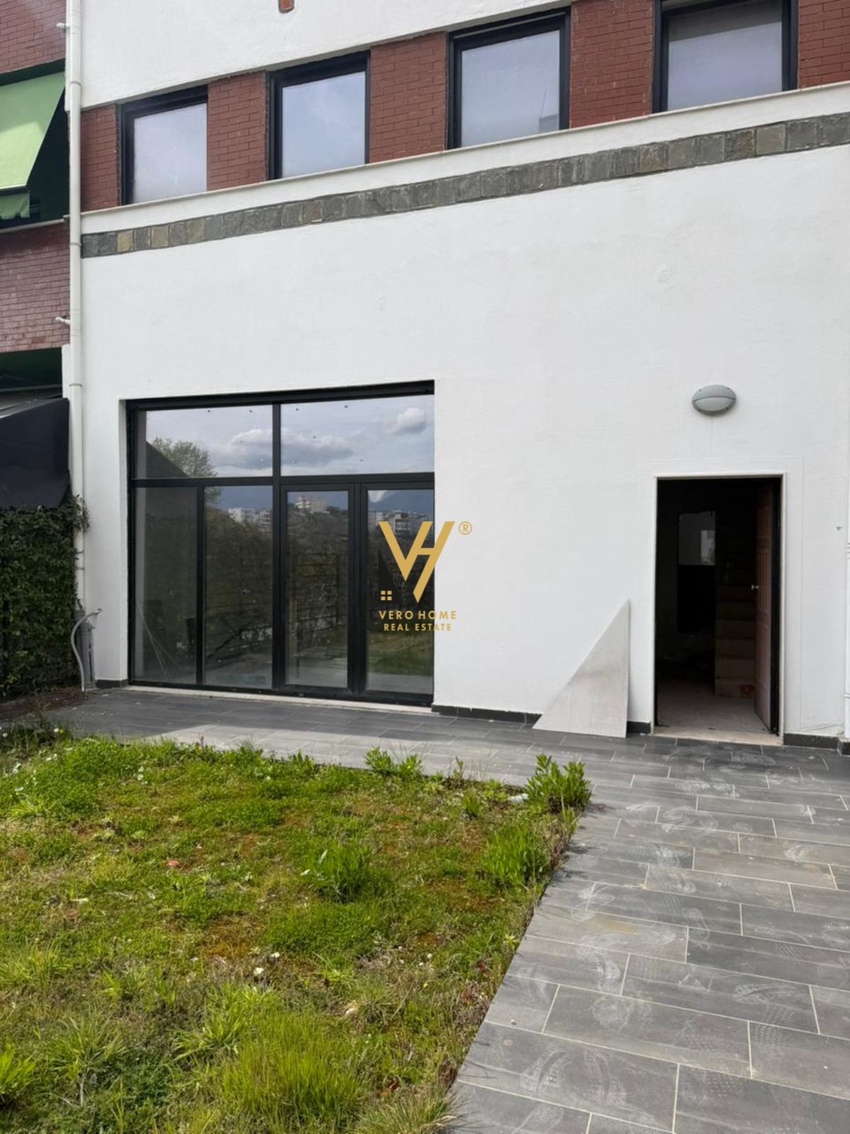 SHITET APARTAMENT 3+1+3+VERANDE TE KODRA E DIELLIT 400.000 EURO