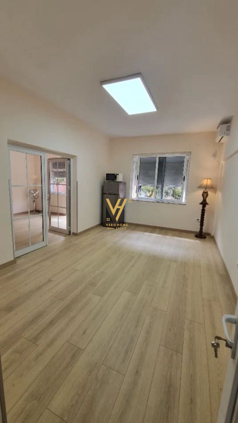 JEPET AMBIENT BIZNESI 50 M2 ME QIRA TE MINE PEZA 850 EURO