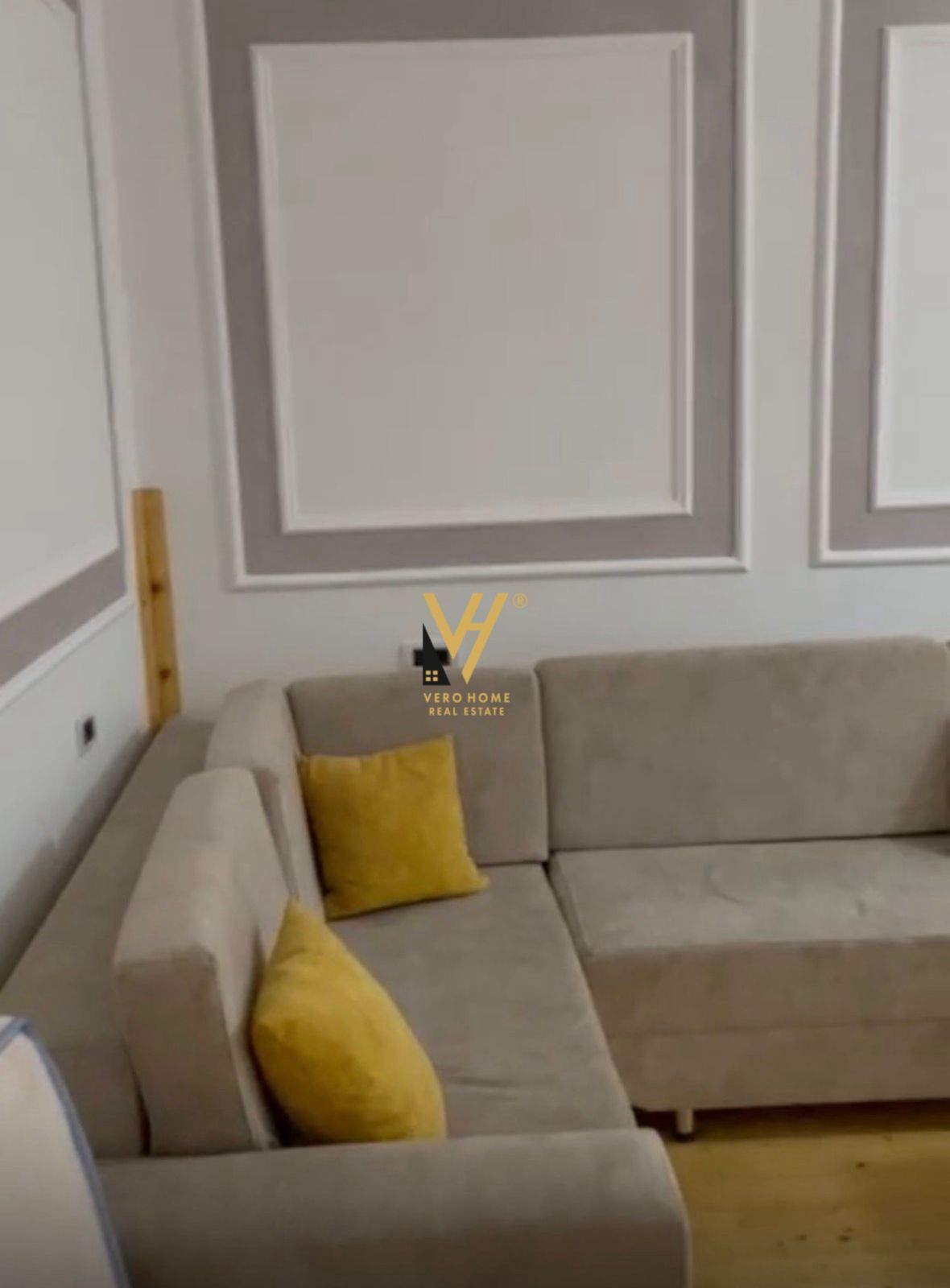 JEPET APARTAMENT 2+1 ME QIRA TE FARMACIA 10- 45.000 LEKE