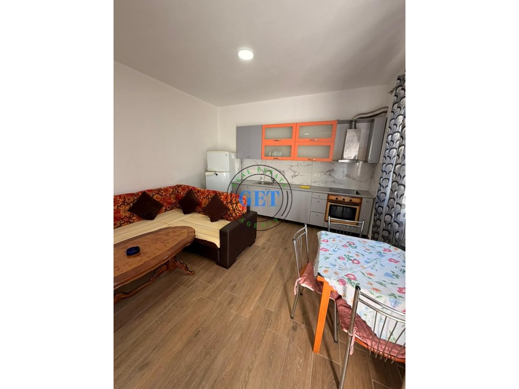 Jepet me qira kati i parë i një shtëpie private, Kënet, Durrës