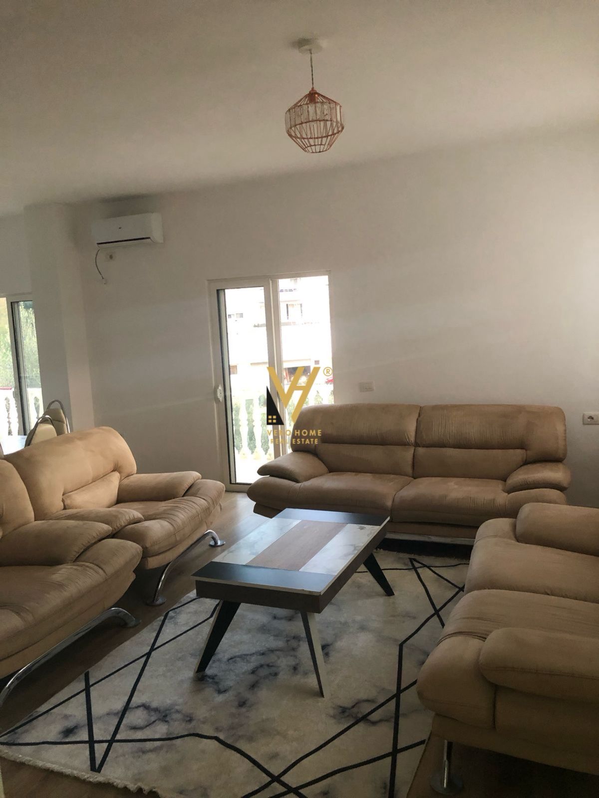 JEPET HYRJE 2+1+BLK ME QIRA TE VILAT GJERMANE 55.000 LEKE