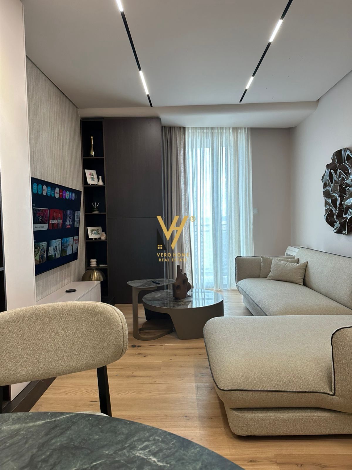 JEPET APARTAMENT 1+1+BLK ME QERA TE GOLDEN TOWER, MINE PEZA 1.200 EURO