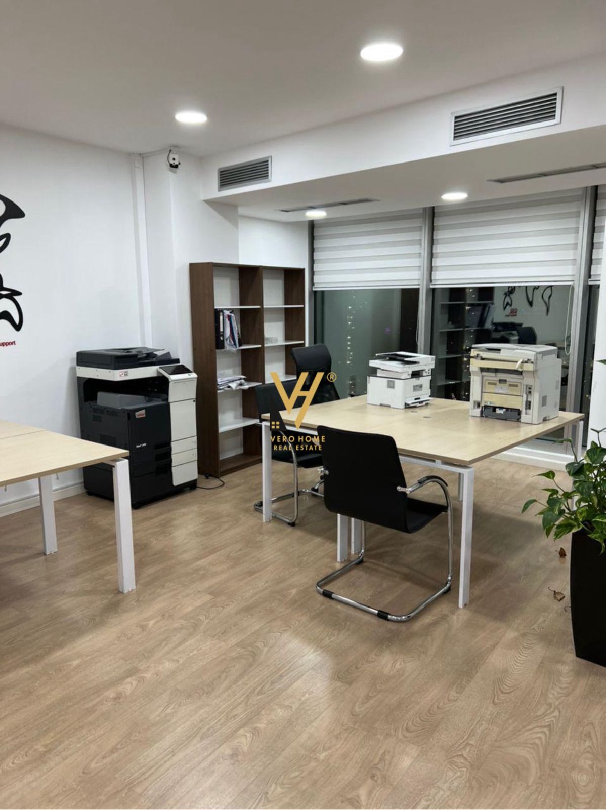 JEPET ZYRE 139 M2 ME QERA TE RRUGA E ELBASANIT 3.800 EURO