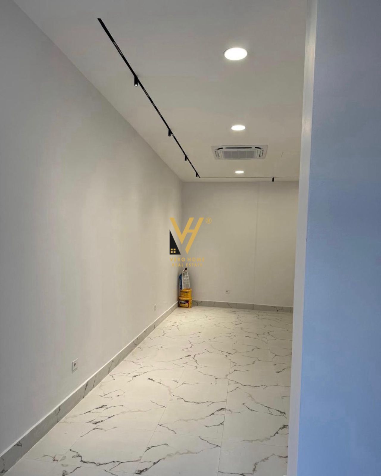 SHITET DYQAN 38.4 M2 TE RRUGA MINE PEZA 192.000 EURO