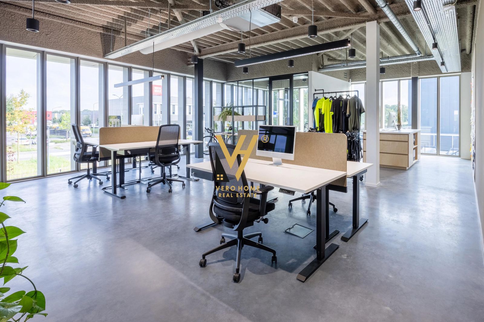 JEPET ZYRE 300 M2 ME QERA TE CASA ITALIA 2.500 EURO