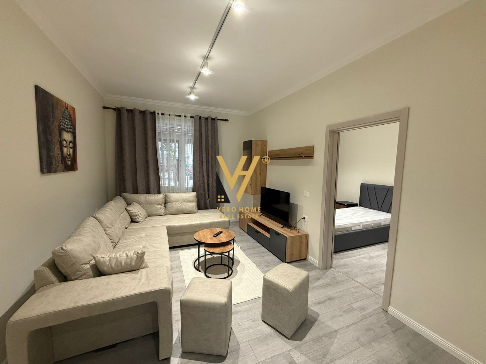JEPET APARTAMENT 2+1 ME QERA NE BLLOK 850 EURO