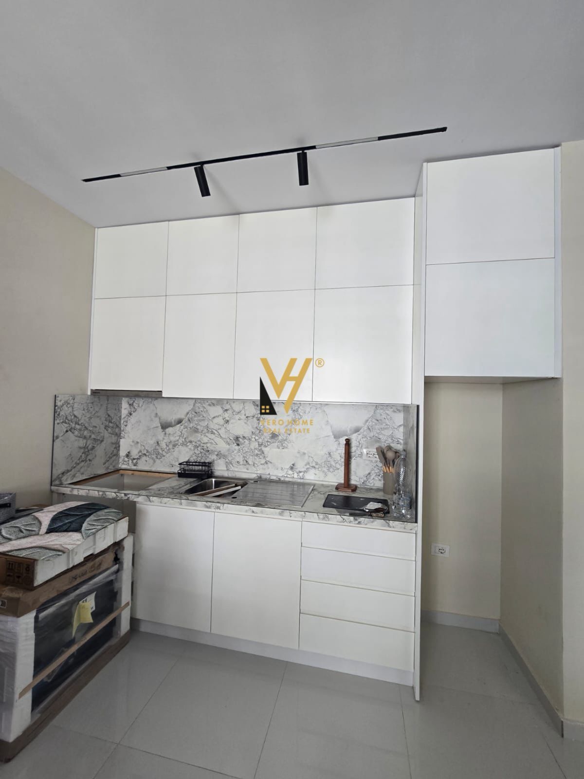 JEPET APARTAMENT 1+1 ME QERA TE UNIVERS CITY, QTU 45.000 LEKE