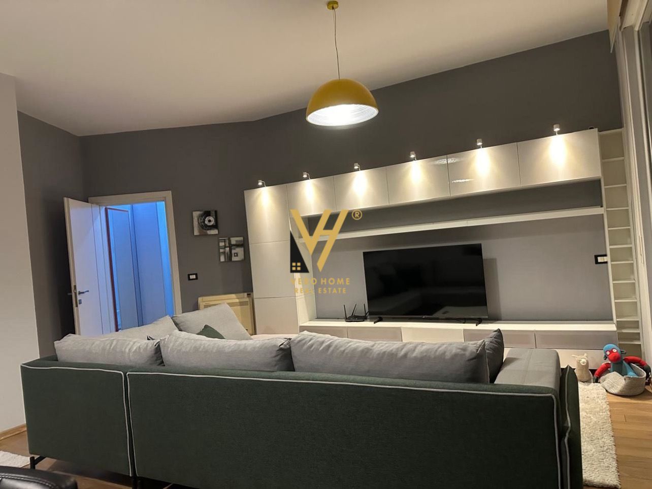 JEPET APARTAMENT 2+1+2+BLK ME QERA TE KOPSHTI BOTANIK 100.000 LEKE