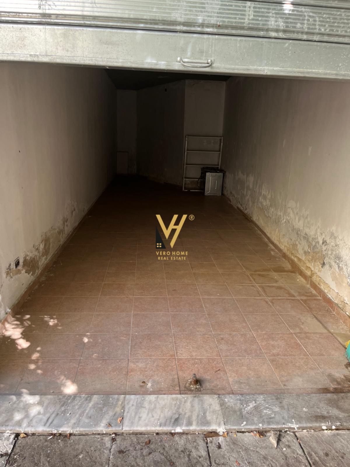 JEPET MAGAZINE 30 M2 ME QERA EHW, KOMUNA E PARISIT 30.000 LEKE