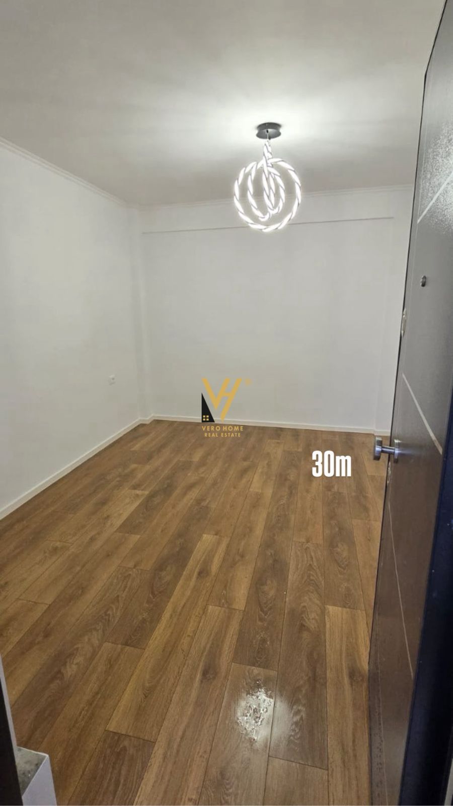 SHITET GARSONIERE 30 M2 TE STADIUMI DINAMO 87.000 EURO