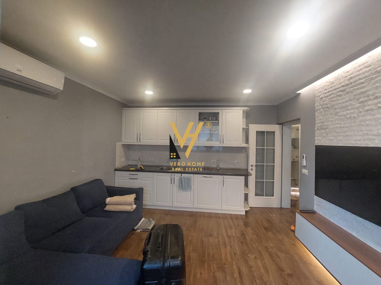 JEPET APARTAMENT 2+1+2+BLK ME QERA TE PALLATI ME SHIGJETA 800 EURO