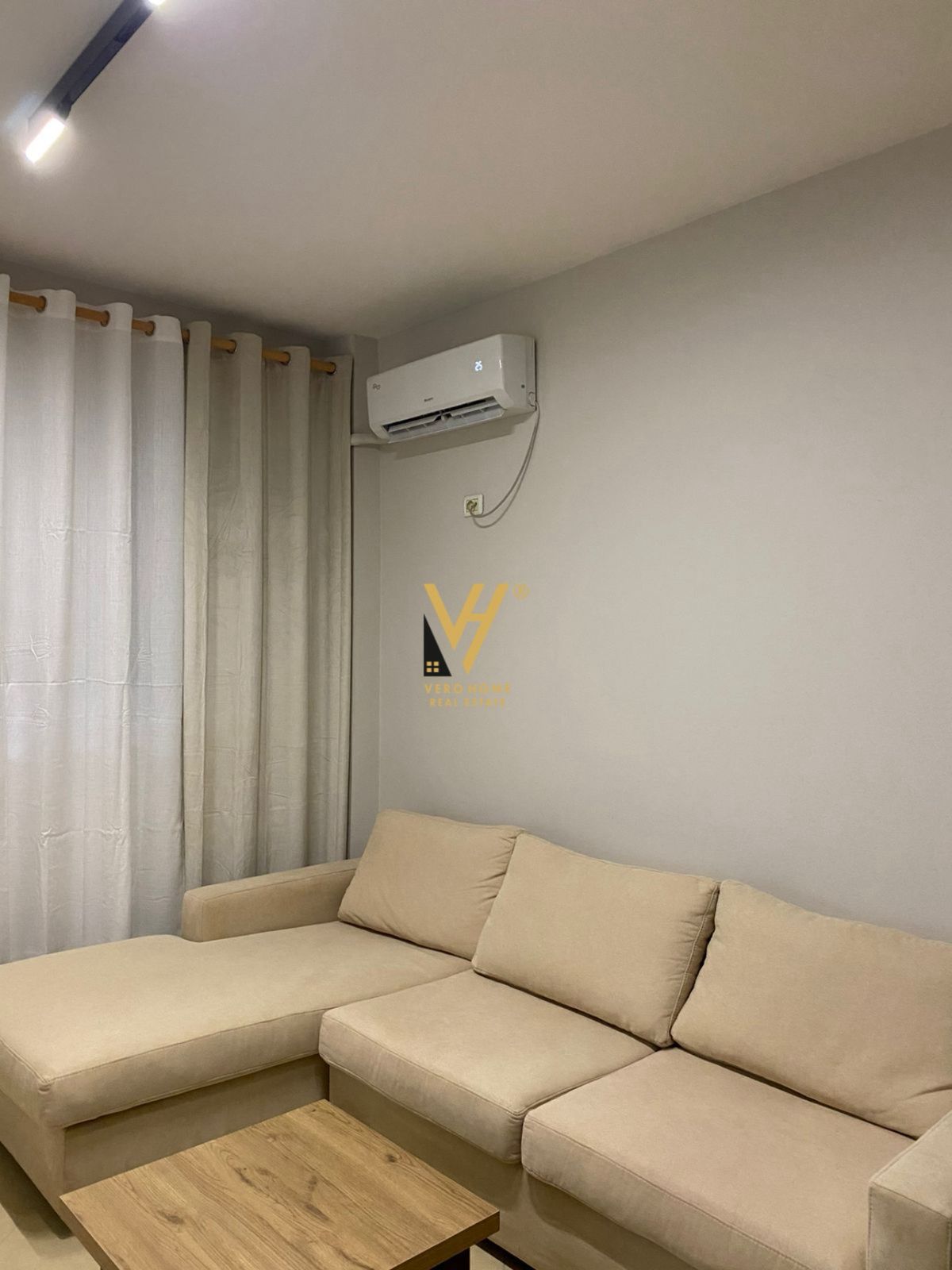 JEPET APARTAMENT 2+1+VERANDE ME QIRA TE KOPSHTI ZOOLOGJIK 70.000 LEKE