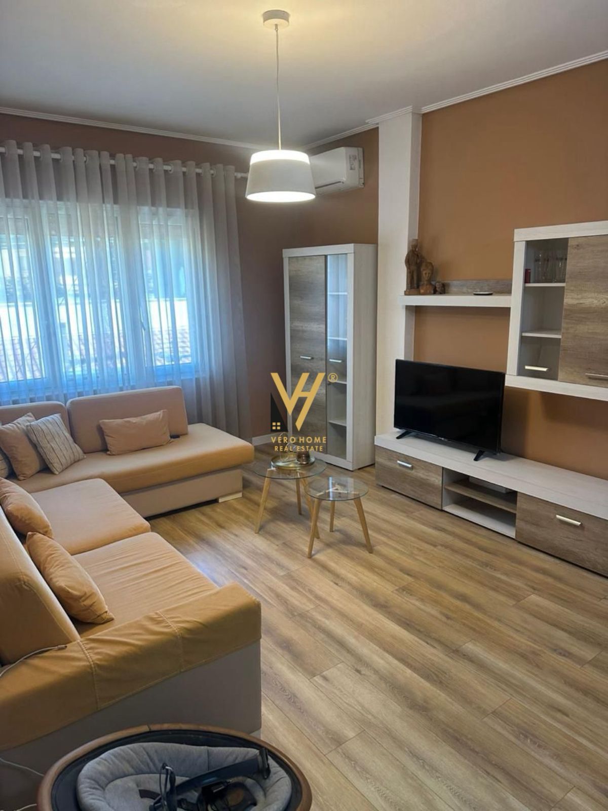 JEPET APARTAMENT 2+1 ME QERA TE LIQENI ARTIFICIAL 700 EURO