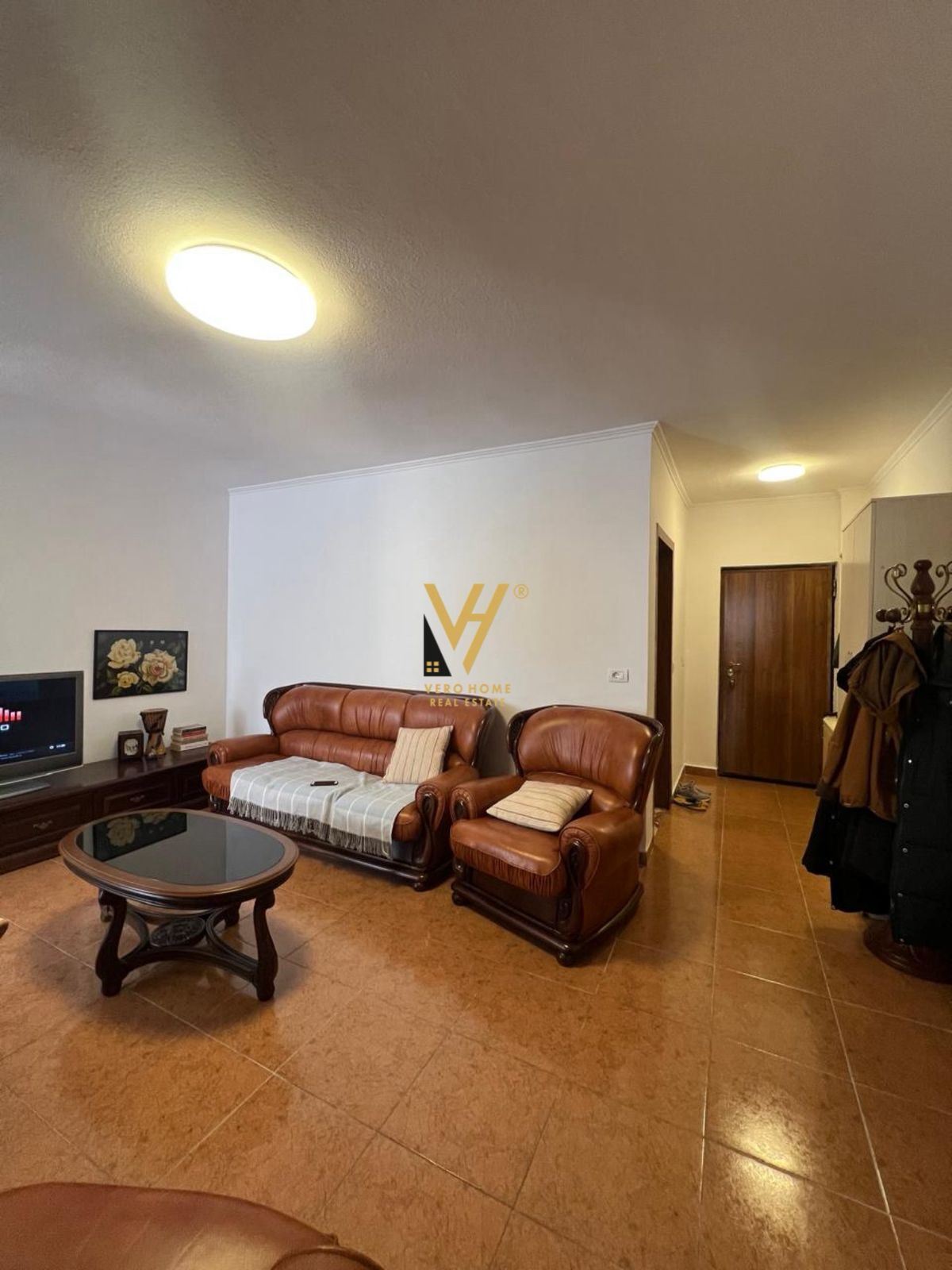 JEPET APARTAMENT 1+1 ME QIRA TE KOMUNA E PARISIT 50.000 LEKE