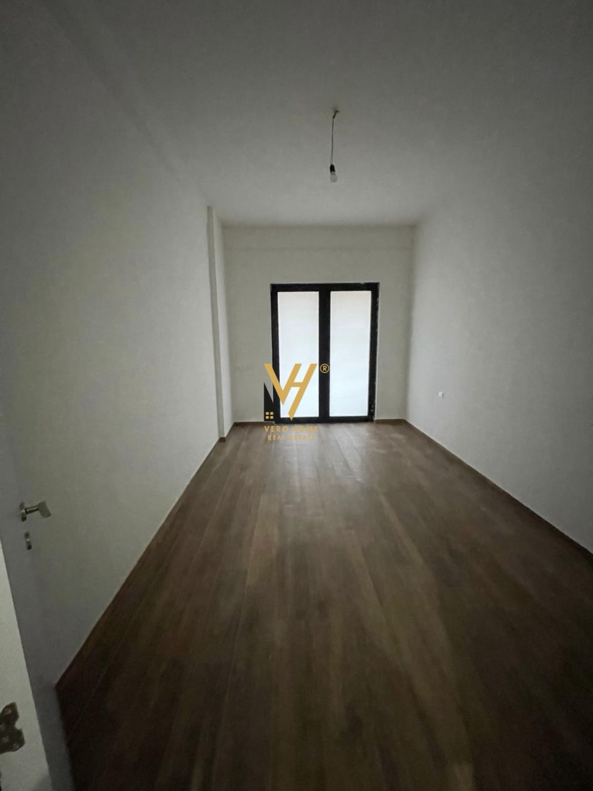 JEPET ZYRE 118 M2 ME QIRA TE FARMACIA 10 – 650 EURO