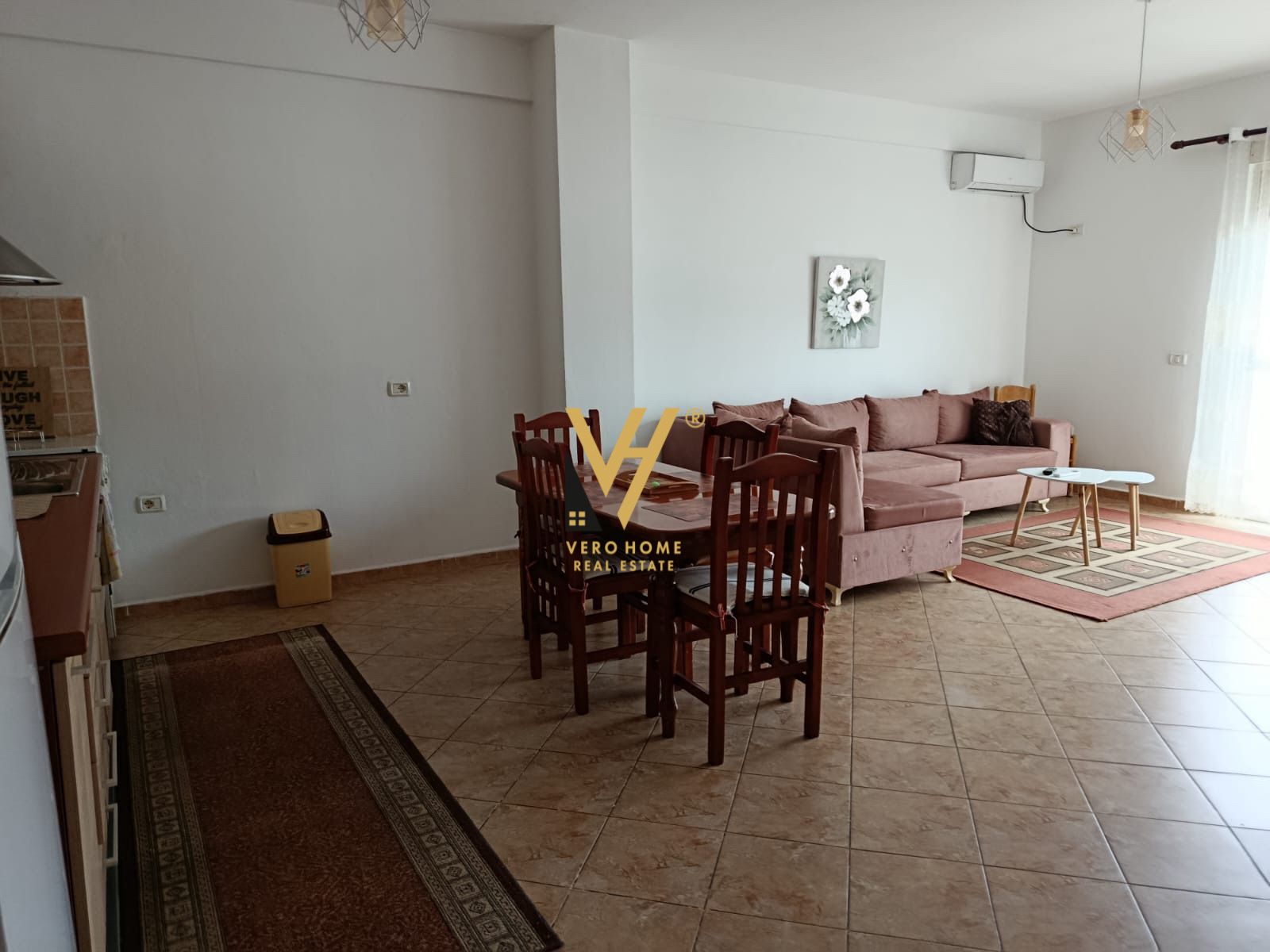 JEPET APARTAMENT 1+1 ME QERA TE RR. RIZA CEROVA 50.000 LEKE