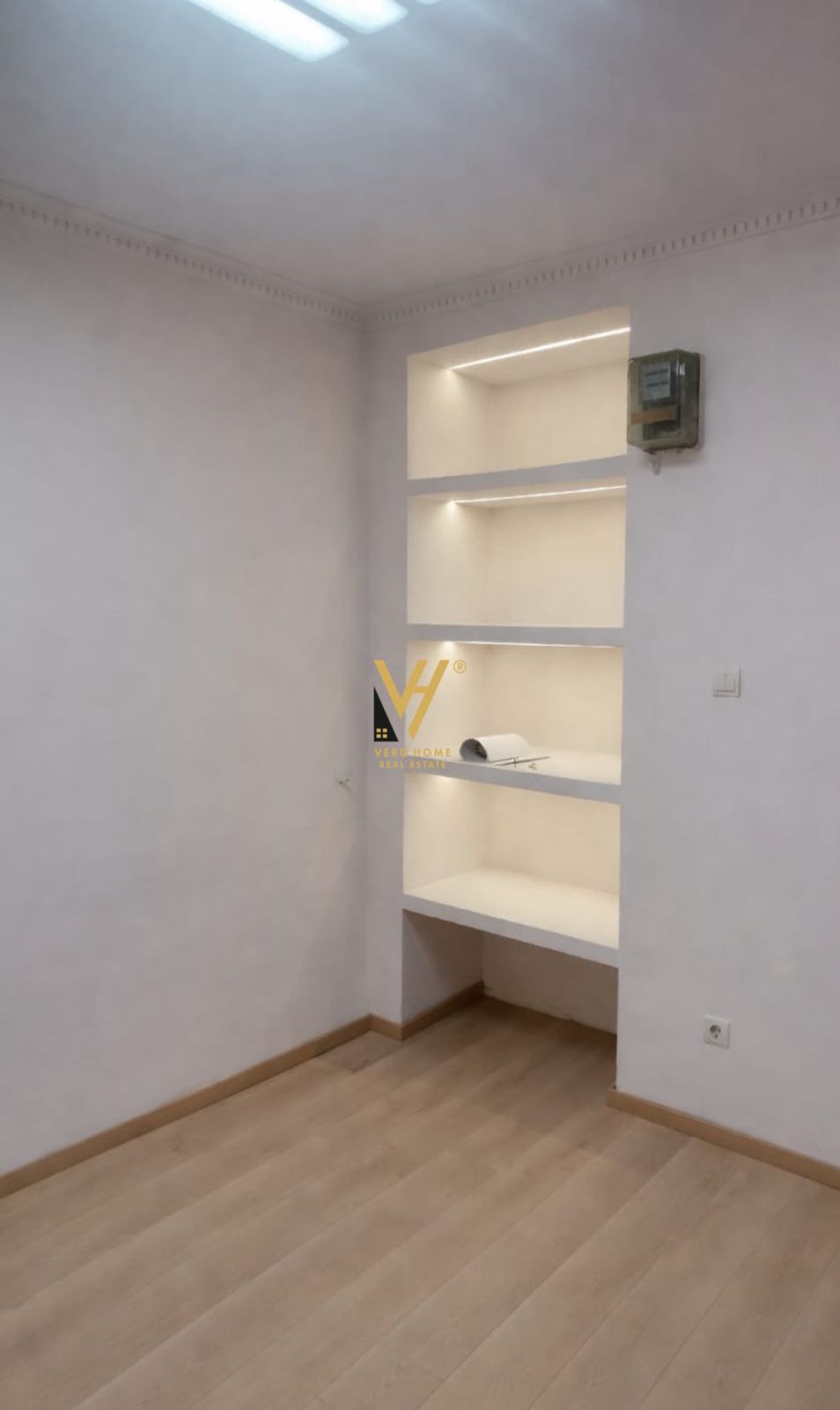 JEPET DYQAN 11 M2 ME QERA TE RRUGA MINE PEZA 32.000 LEKE
