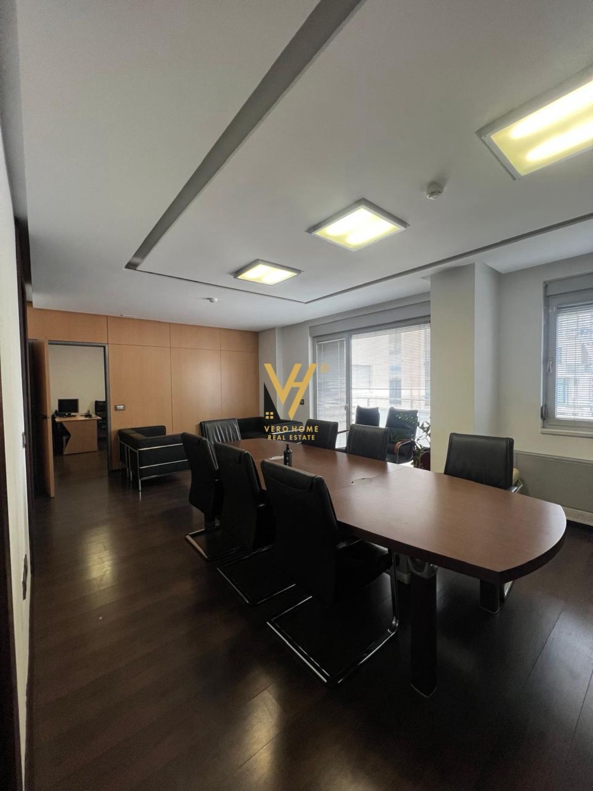 JEPET ZYRE 116 M2 ME QIRA NE BLLOK 2.000 EURO