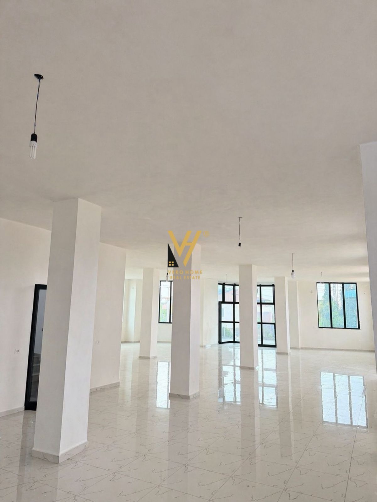 JEPET GODINE 1.400 M2 ME QERA NE KAVAJE 5.000 EURO