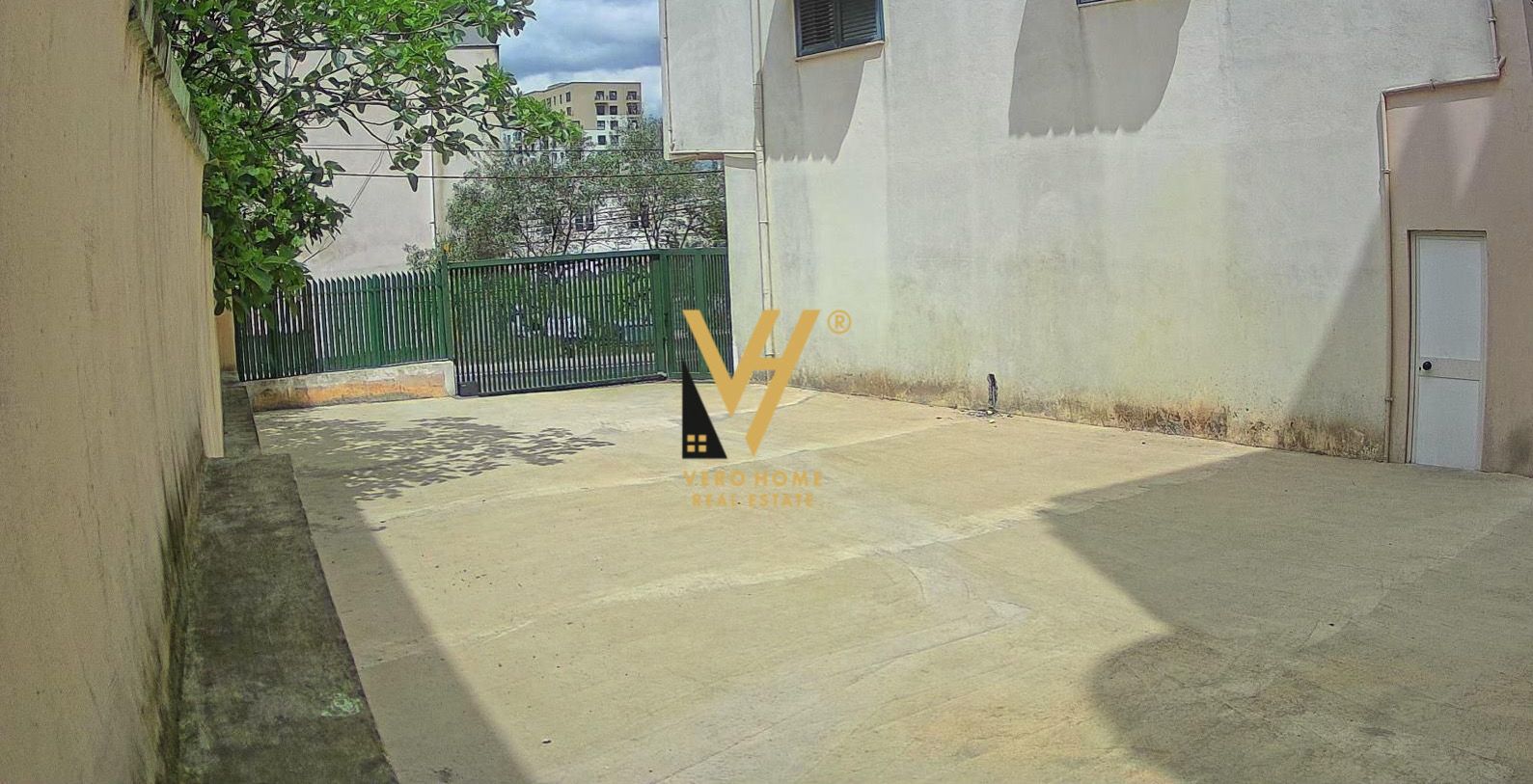 JEPET AMBIENT BIZNESI 250 M2 ME QIRA TE KODRA E PRIFTIT 55.000 LEKE