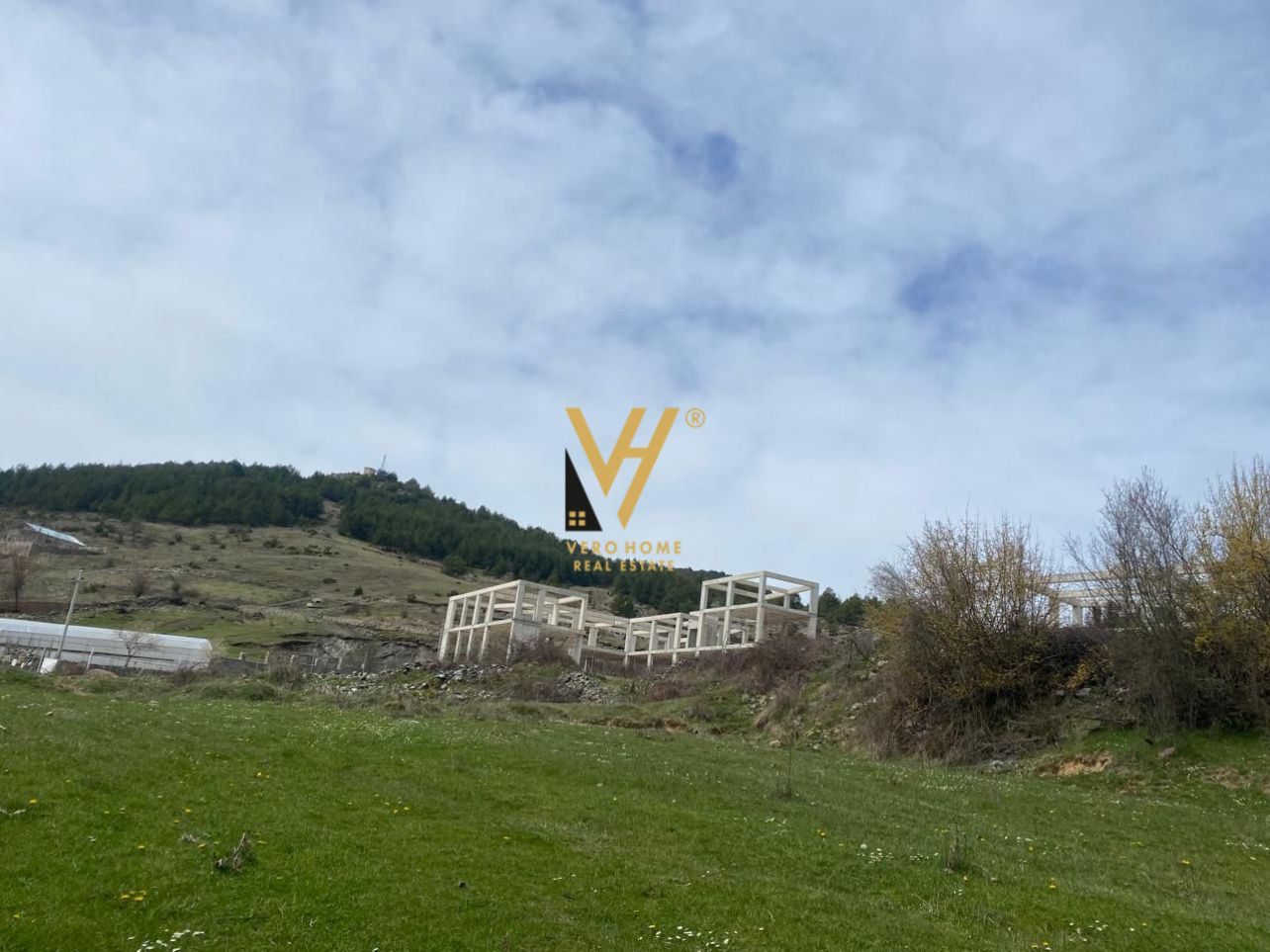 SHITET TOKE 1.800 M2 NE VOSKOPOJE 198.000 EURO